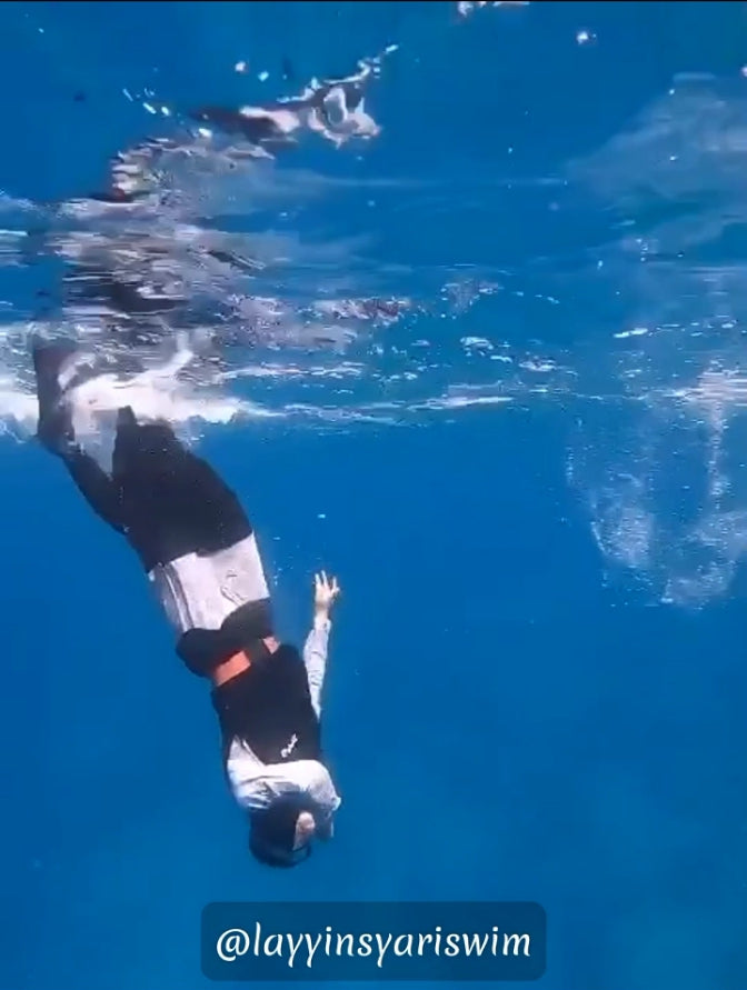 Muslim woman diving underwater wearing Layyin swimwear